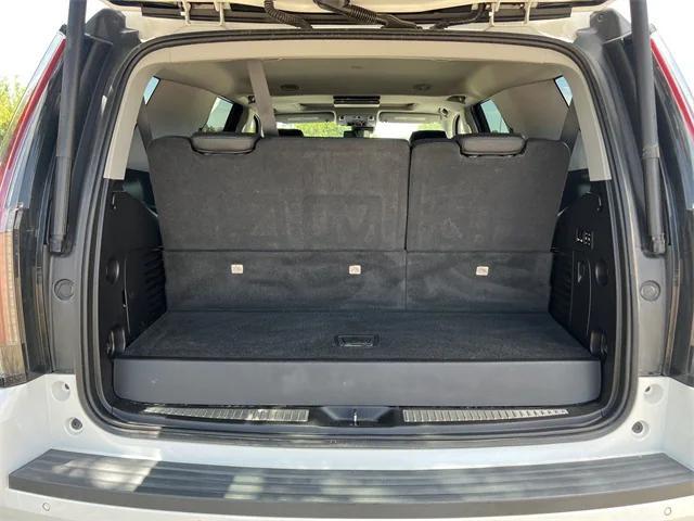 Photo of 2020 Crystal White Tricoat Cadillac Escalade