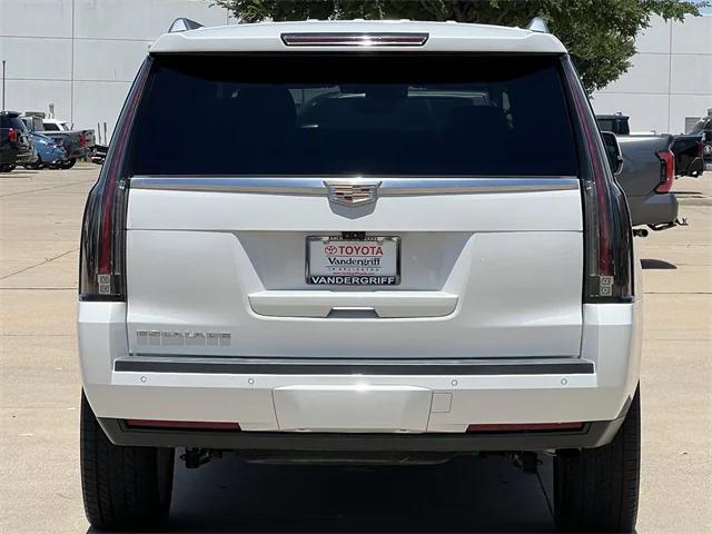 Photo of 2020 Crystal White Tricoat Cadillac Escalade