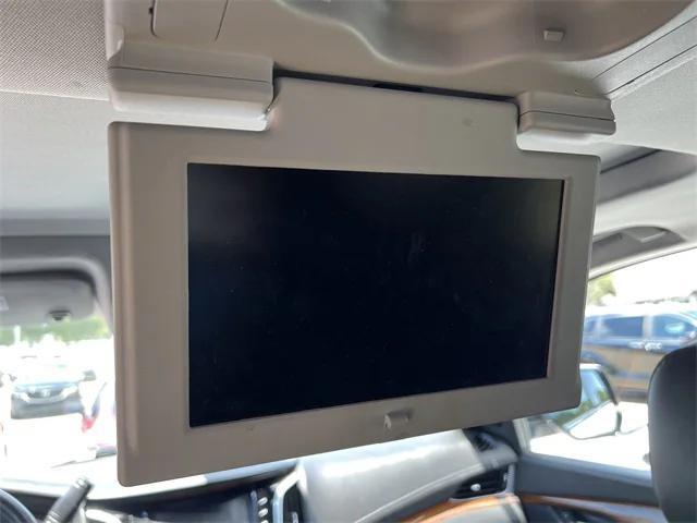 Photo of 2020 Crystal White Tricoat Cadillac Escalade
