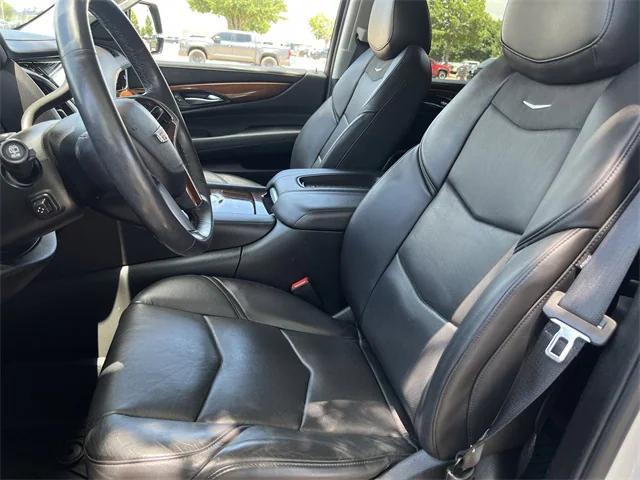 Photo of 2020 Crystal White Tricoat Cadillac Escalade