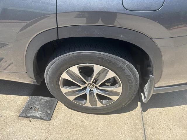 Photo of 2023 Magnetic Gray Toyota Highlander