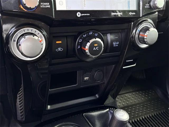 Photo of 2021 Super White Toyota 4Runner