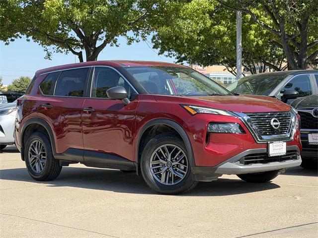Photo of 2023 Scarlet Ember Tintcoat Nissan Rogue