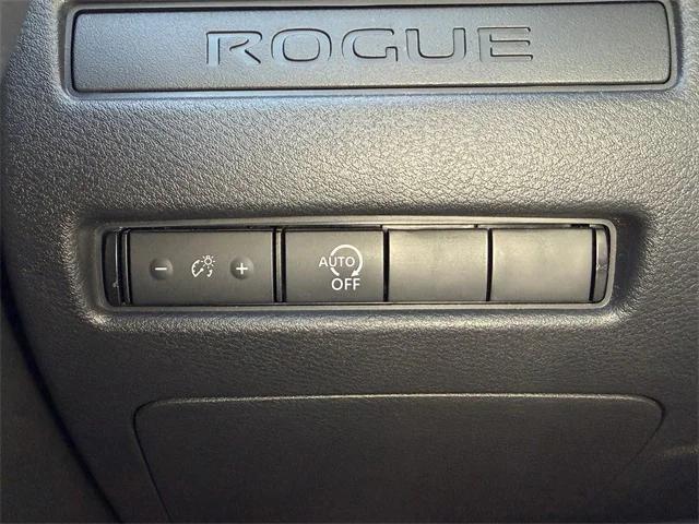 Photo of 2023 Scarlet Ember Tintcoat Nissan Rogue