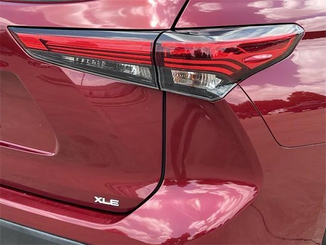 Photo of 2022 Ruby Flare Pearl Toyota Highlander