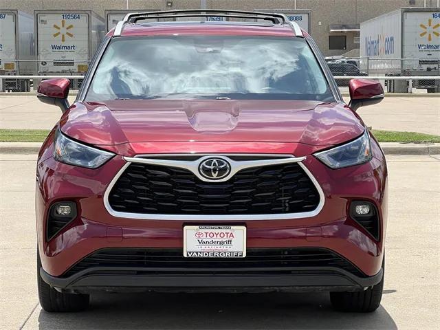 Photo of 2022 Ruby Flare Pearl Toyota Highlander