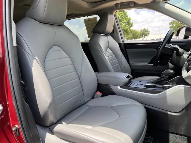 Photo of 2022 Ruby Flare Pearl Toyota Highlander
