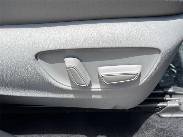 Photo of 2022 Ruby Flare Pearl Toyota Highlander
