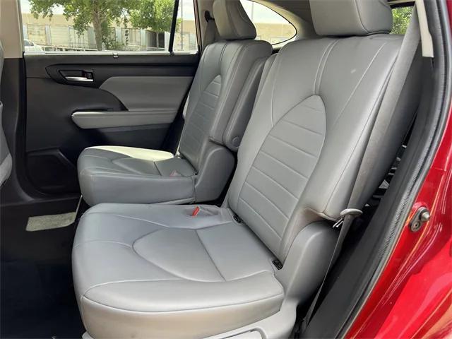 Photo of 2022 Ruby Flare Pearl Toyota Highlander