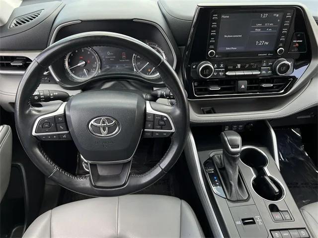 Photo of 2022 Ruby Flare Pearl Toyota Highlander