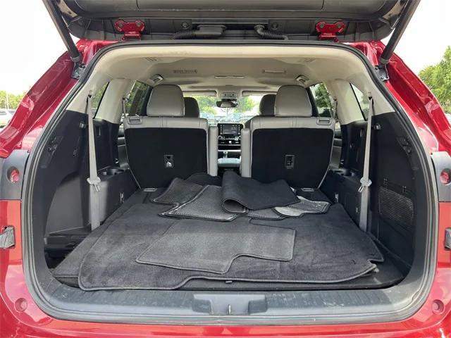 Photo of 2022 Ruby Flare Pearl Toyota Highlander