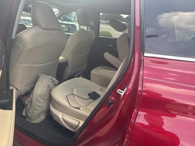 Photo of 2021 Ruby Flare Pearl Toyota Highlander