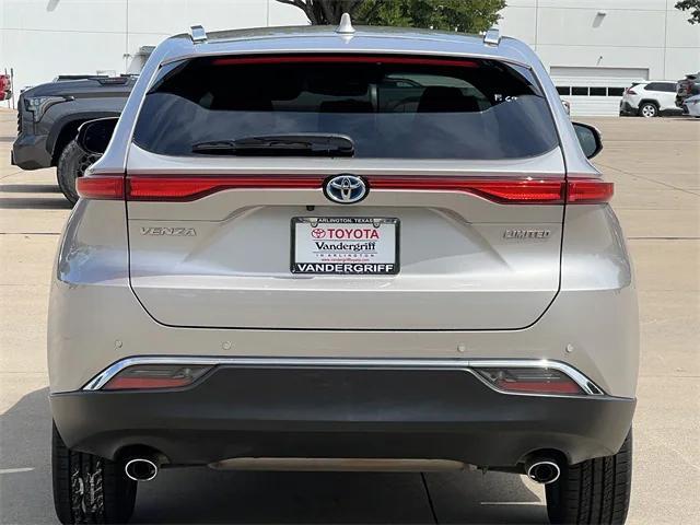 Photo of 2024 Titanium Glow Toyota Venza