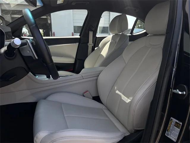 Photo of 2025 Vik Black Genesis G70