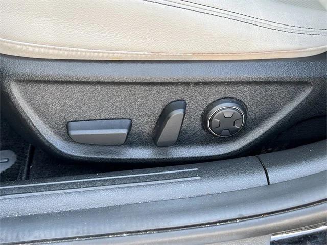 Photo of 2025 Vik Black Genesis G70