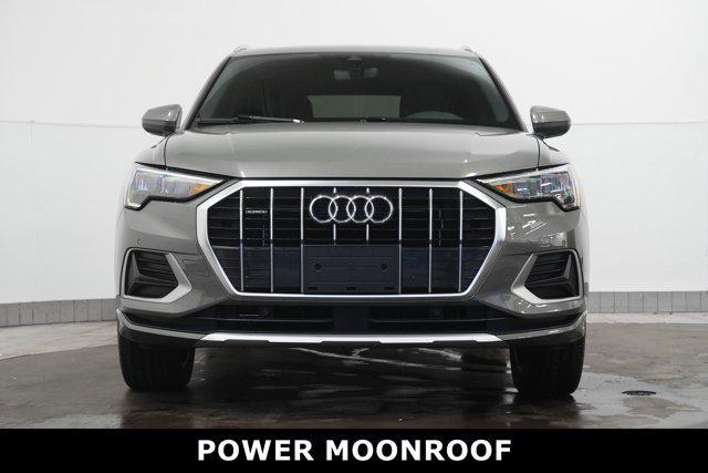 Photo of 2022 Gray Audi Q3