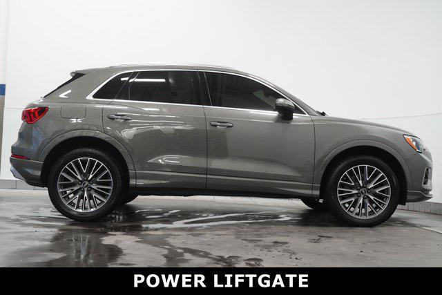 Photo of 2022 Gray Audi Q3
