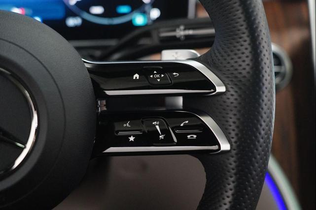 Photo of 2025 Polar White Mercedes-Benz CLE 300