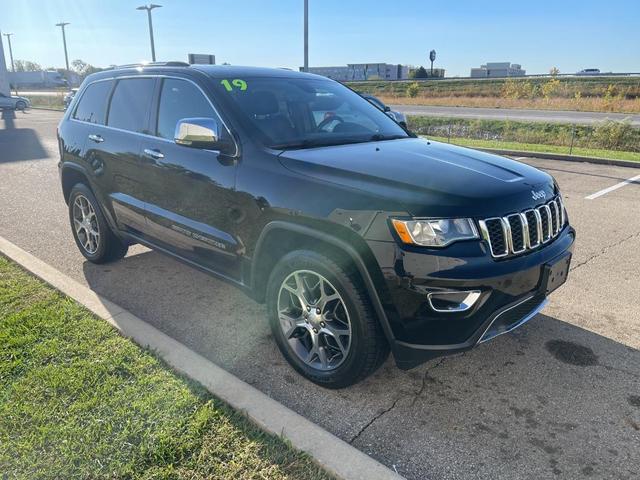 Photo of 2019 Diamond Black Jeep Grand Cherokee