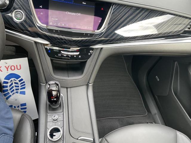 Photo of 2025 Stellar Black Metallic Cadillac XT6