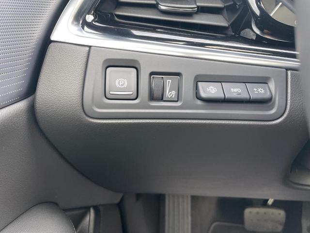 Photo of 2025 Stellar Black Metallic Cadillac XT6