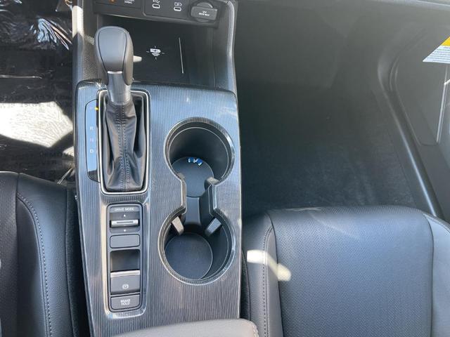Photo of 2026 Urban Gray Pearl Honda Civic Hybrid
