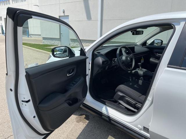Photo of 2026 Platinum White Pearl Honda HR-V