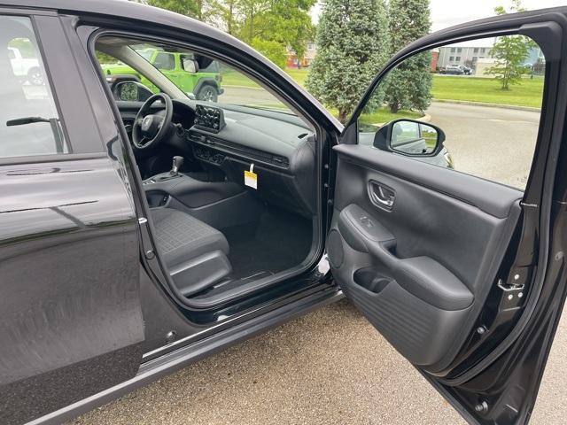 Photo of 2025 Crystal Black Pearl Honda HR-V