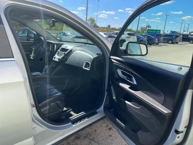 Photo of 2010 Silver Ice Metallic Chevrolet Equinox