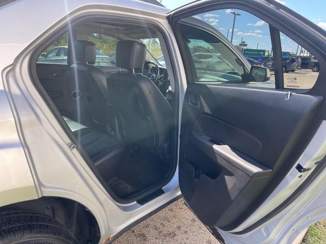 Photo of 2010 Silver Ice Metallic Chevrolet Equinox