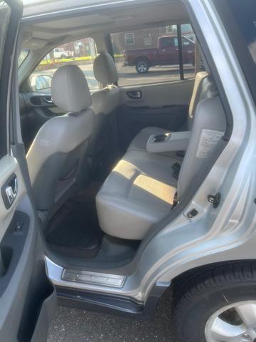 Photo of 2005 silver Hyundai SANTA FE