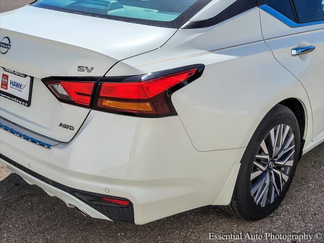 Photo of 2023 Pearl White Tricoat Nissan Altima