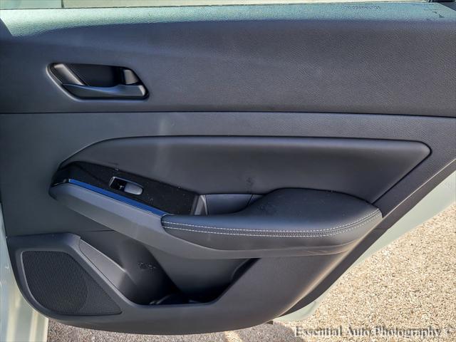 Photo of 2023 Pearl White Tricoat Nissan Altima