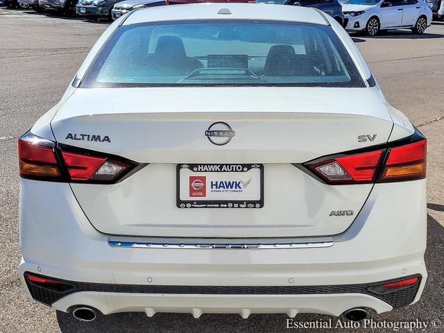 Photo of 2023 Pearl White Tricoat Nissan Altima