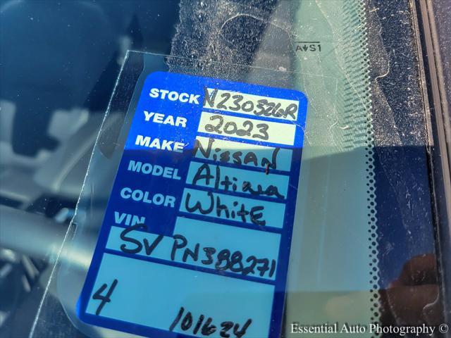 Photo of 2023 Pearl White Tricoat Nissan Altima