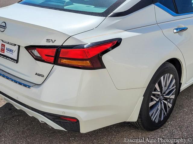 Photo of 2023 Pearl White Tricoat Nissan Altima