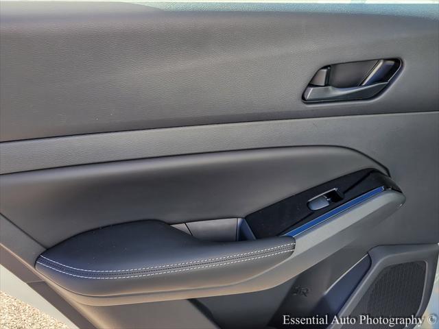 Photo of 2023 Pearl White Tricoat Nissan Altima