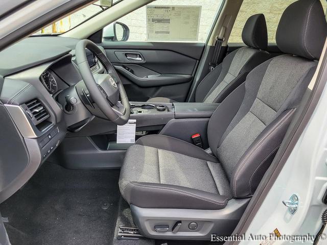 Photo of 2025 Everest White Pearl Nissan Rogue