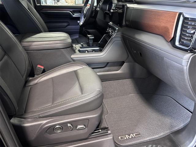 Photo of 2024 Onyx Black GMC Sierra 1500