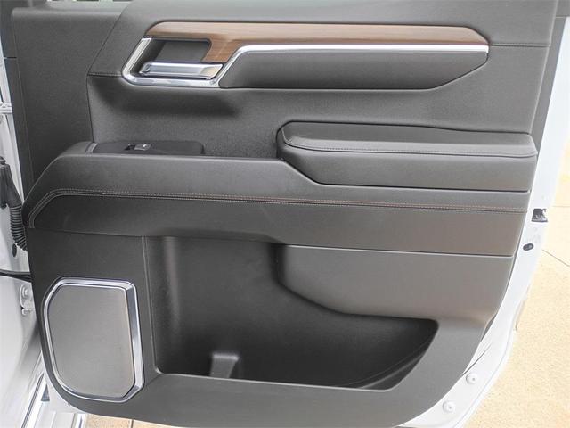 Photo of 2024 Iridescent Pearl Tricoat Chevrolet Silverado 1500