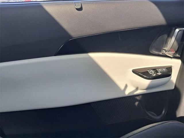 Photo of 2024 Snow White Pearl Kia Carnival