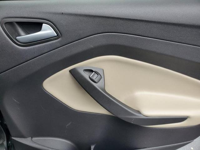 Photo of 2019 Magnetic Metallic Ford Escape