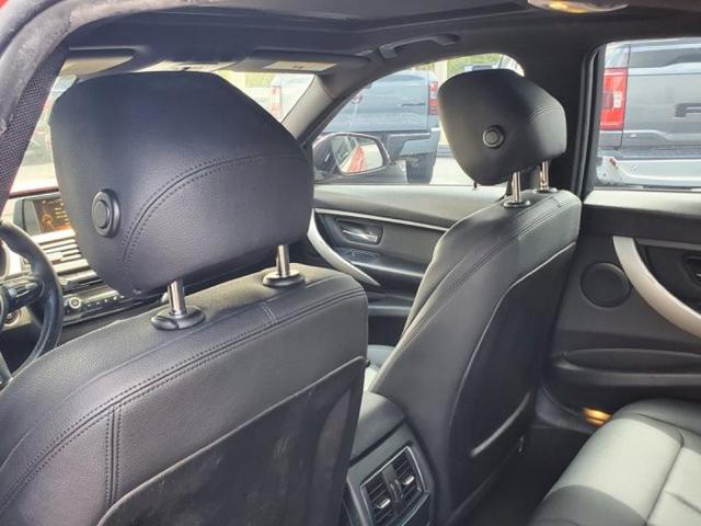 Photo of 2016 Melbourne Red Metallic BMW 320