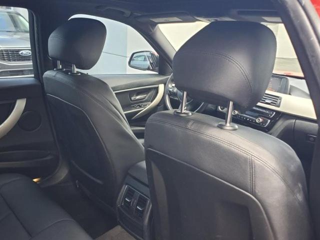 Photo of 2016 Melbourne Red Metallic BMW 320