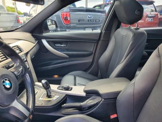 Photo of 2016 Melbourne Red Metallic BMW 320