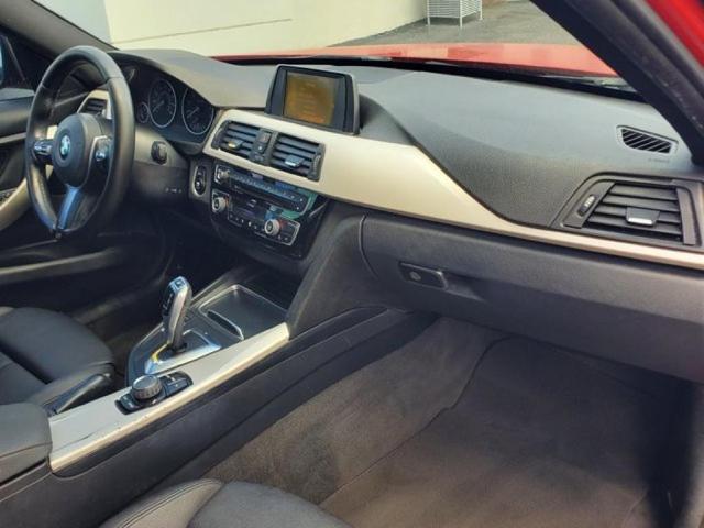 Photo of 2016 Melbourne Red Metallic BMW 320