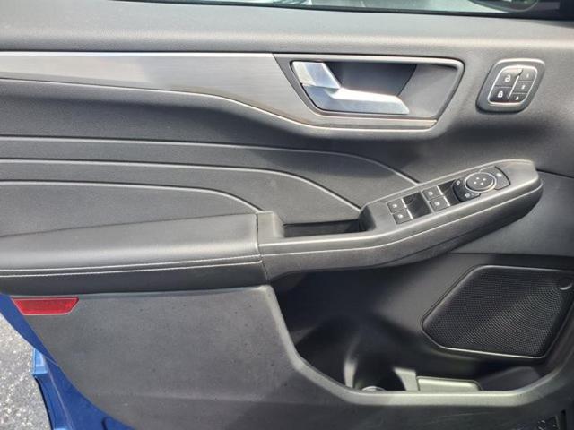 Photo of 2022 Atlas Blue Metallic Ford Escape
