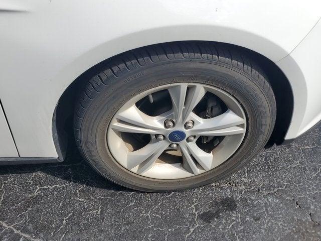 Photo of 2014 Oxford White Ford Focus
