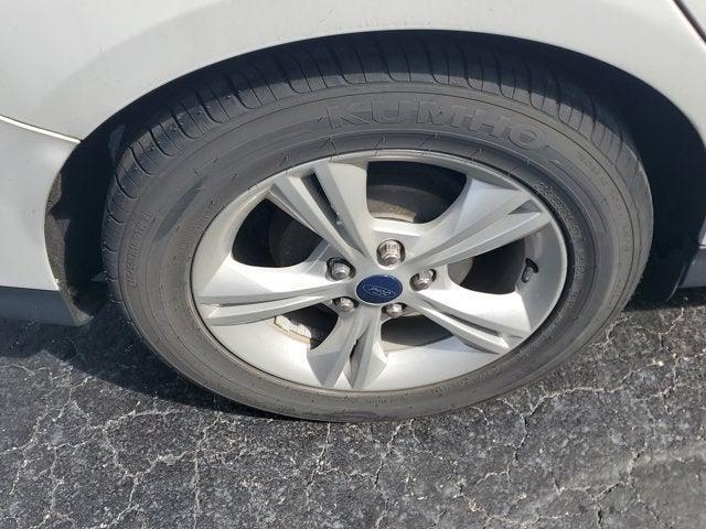 Photo of 2014 Oxford White Ford Focus