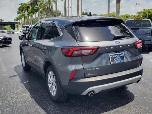 Photo of 2024 Carbonized Gray Metallic Ford Escape